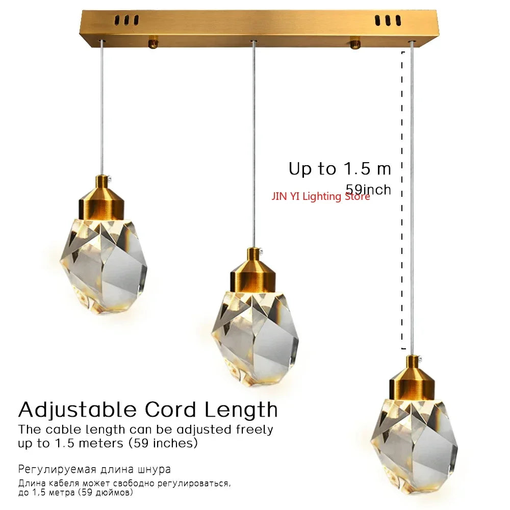 suspension lumineuse moderne or cristal led transparent facettes géométriques chambre élégante