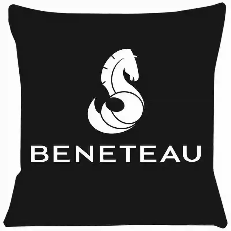 housse coussin carré polyester logo beneteau moderne décoration intérieure siège chaise voiture blanc jaune