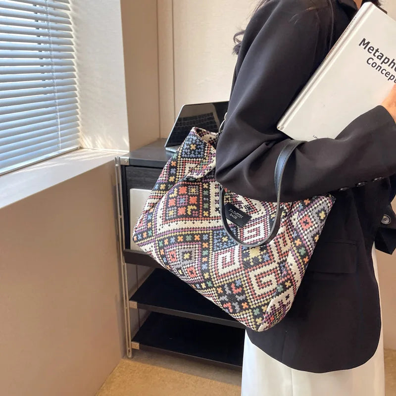 sac main multicolore motif géométrique contemporain réutilisable respectueux environnement pliable multifonction toile poly