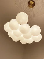 Suspension lumineuse moderne cristal blanc légèrement translucide chaînes métalliques