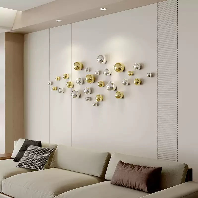 décoration murale boules rondes brillantes blanc doré argenté moderne élégante suspension intérieure