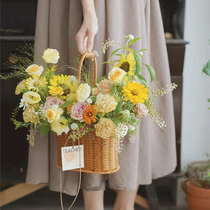 paniers osier tressés marron clair traditionnels réutilisables poignées inclusées fleurs