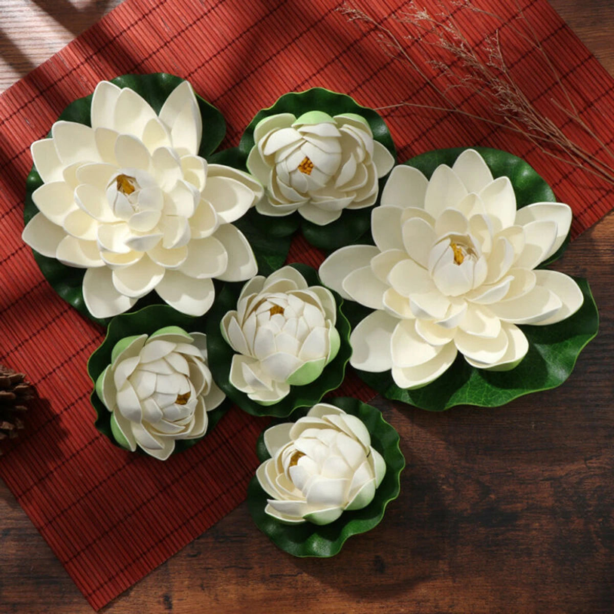 fleur artificielle lotus blanc vert décoration intérieure réaliste feuilles ovales pétales délicats opaques eyelets