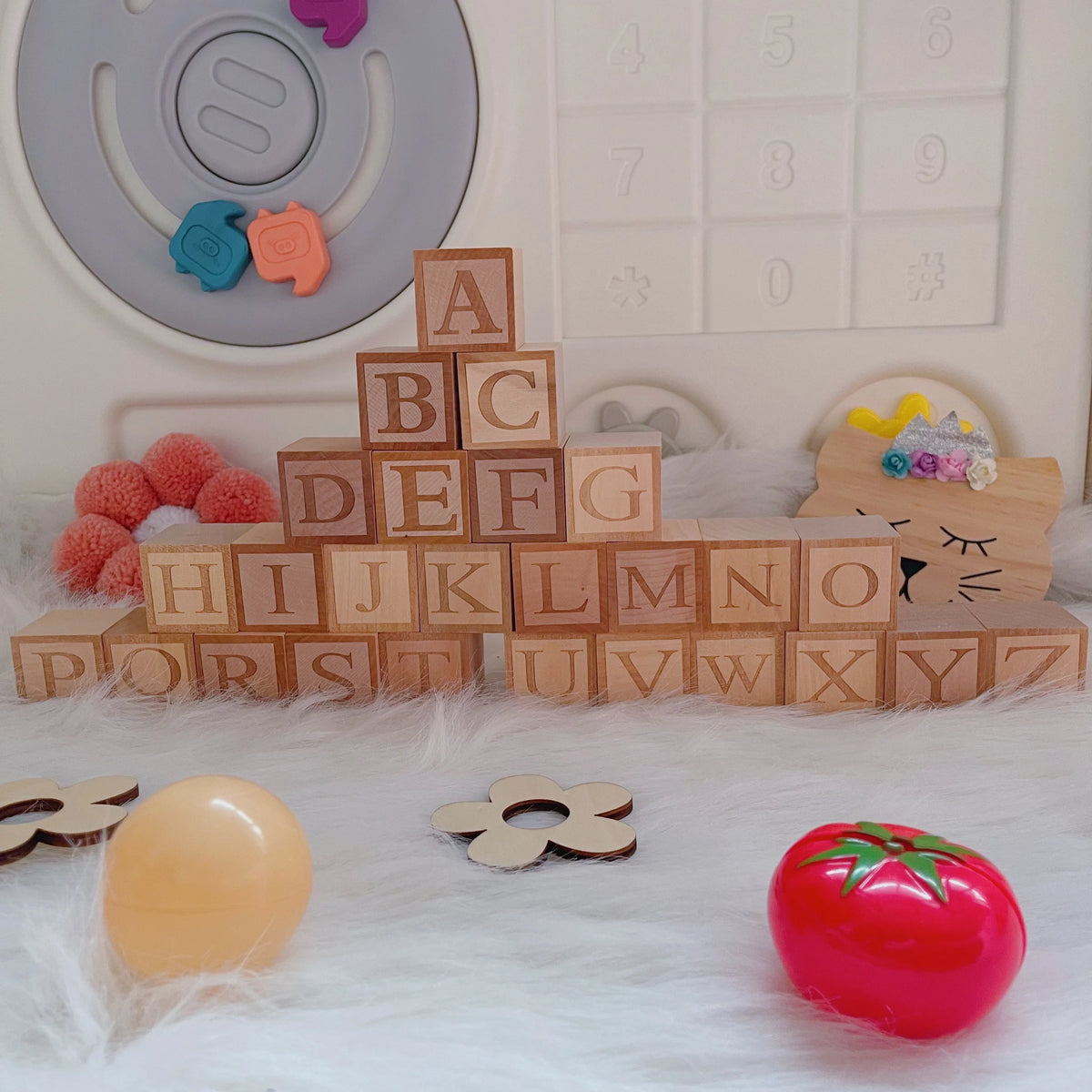 blocs construction bois lettres fleurs tasse chat pompons décor maison mariage