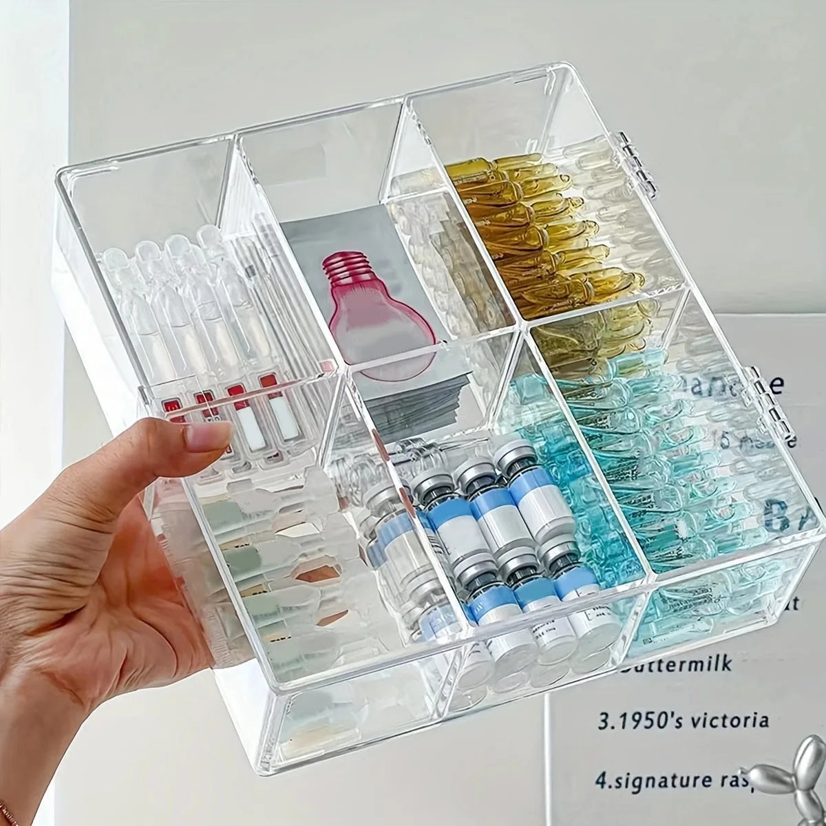 boîte rangement transparente moderne minimaliste clips fermeture ampoules cosmétiques crèmes maquillage compartments organisation produits