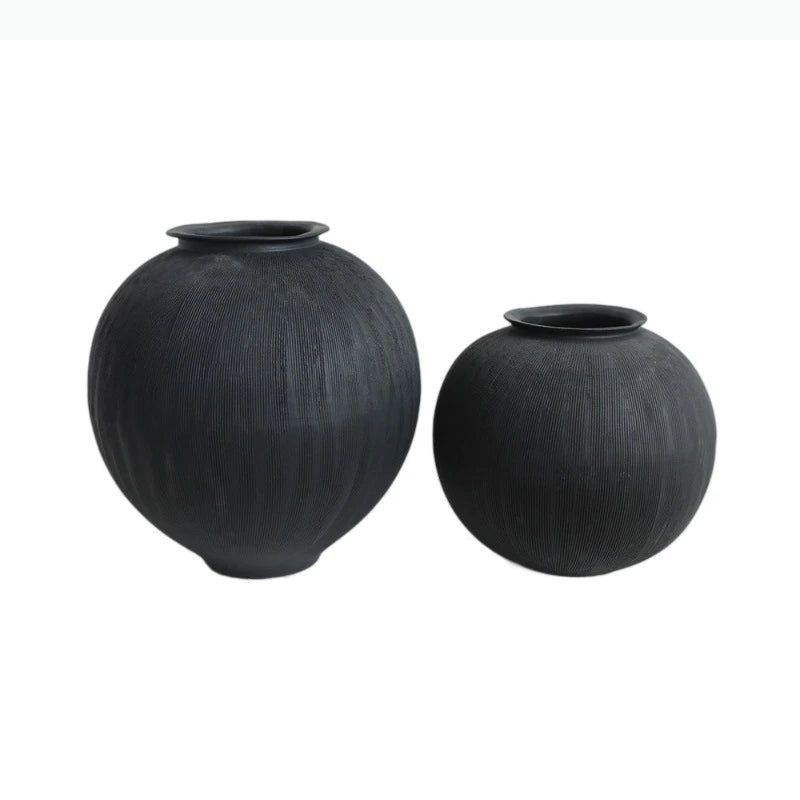 vases noirs blancs rayures verticales modernes opaques décoration maison