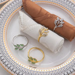 anneaux décoratifs élégants feuilles stylisées strass doré argenté vert décoration table événement