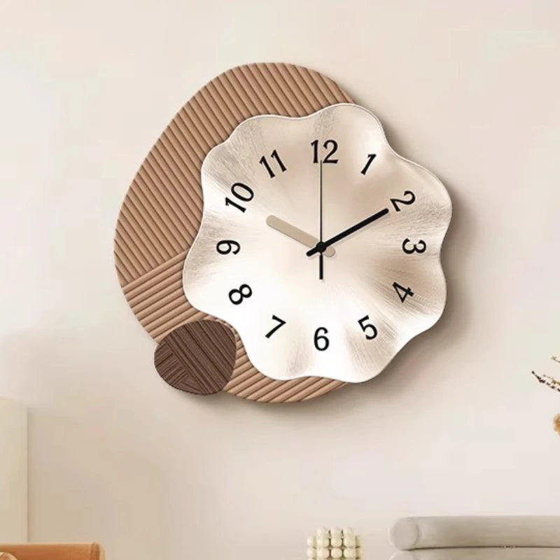 horloge murale moderne minimaliste forme organique noire grise décor salon maison chic