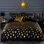 Housse de couette guépard dans une chambre décorée