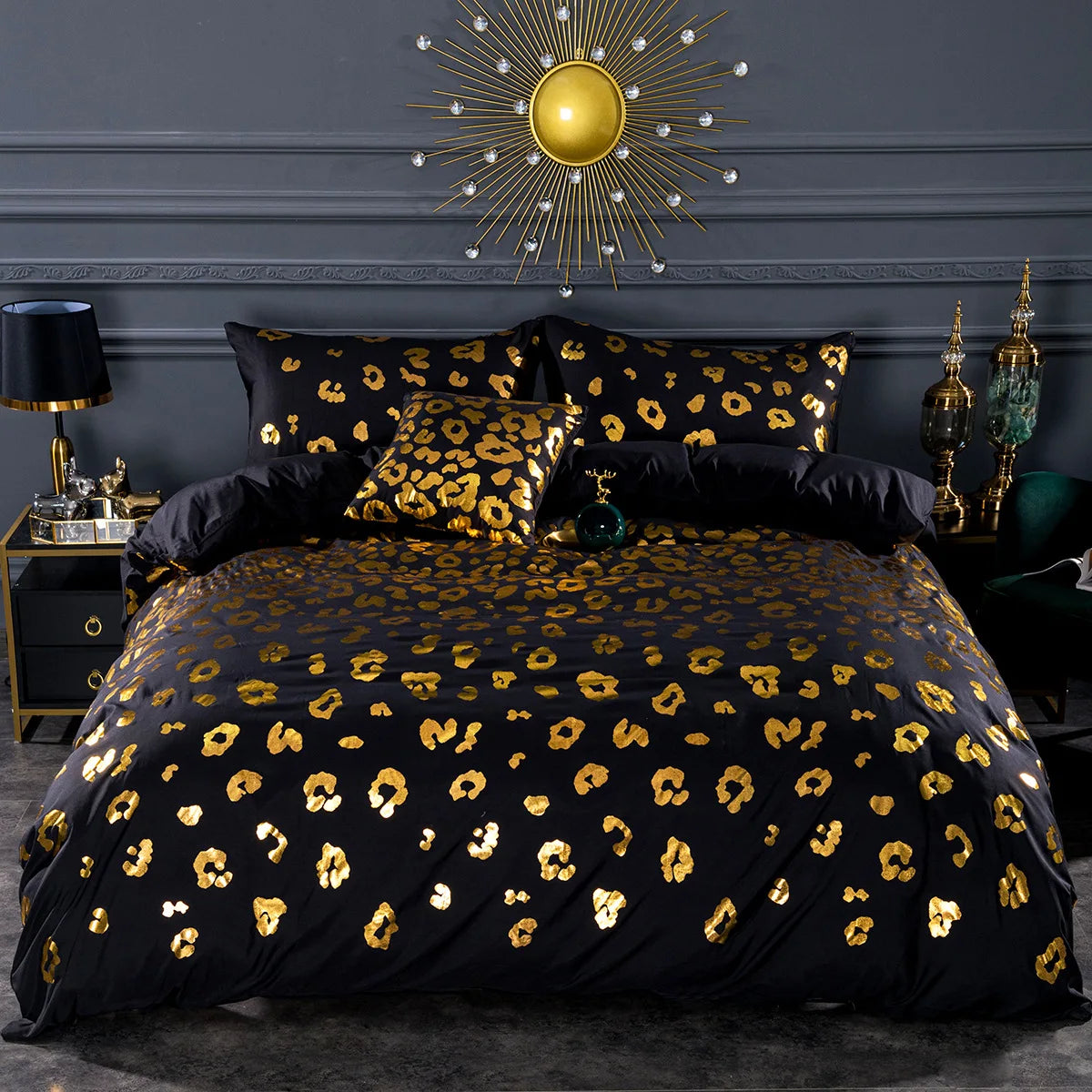 Housse de couette guépard dans une chambre décorée