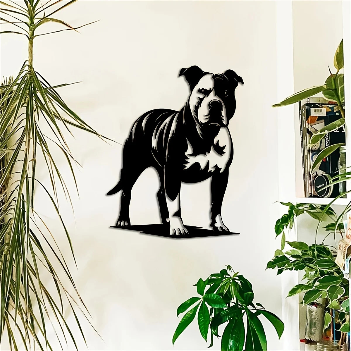 décoration murale statue chien pitbull noir blanc silhouette réaliste moderne salon patio