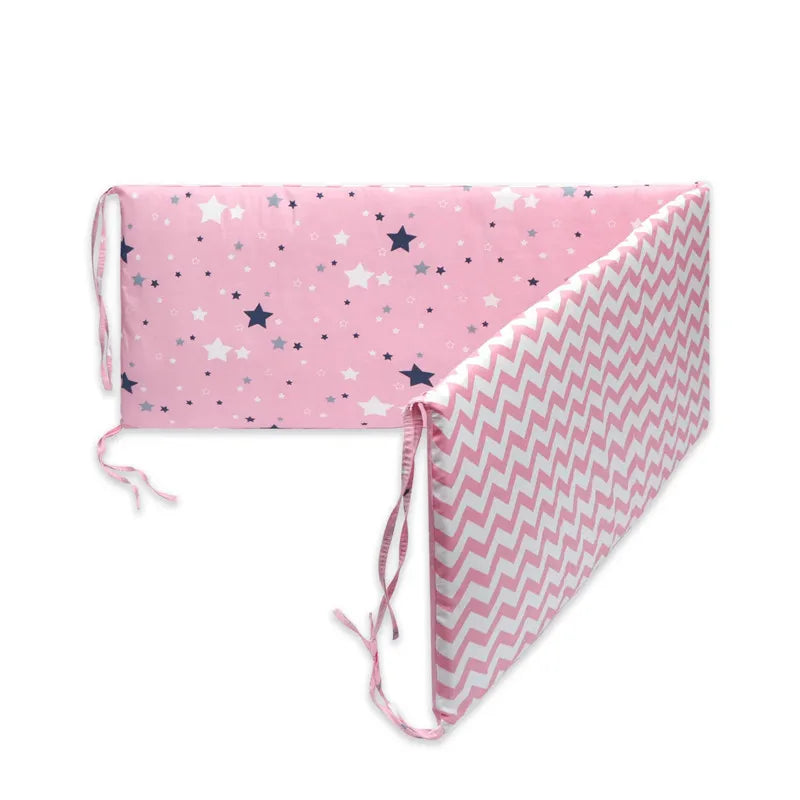 barrière lit bébé gris rose blanc bleu flamants roses licornes étoiles géométriques floraux