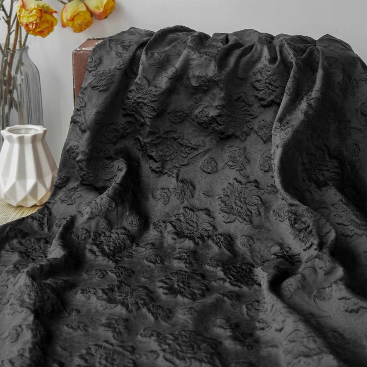 tissu polyester noir floral classique opulent couture robe jupe sac décoration 135cm