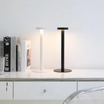 Lampe champignon rechargeable éclairant une chambre