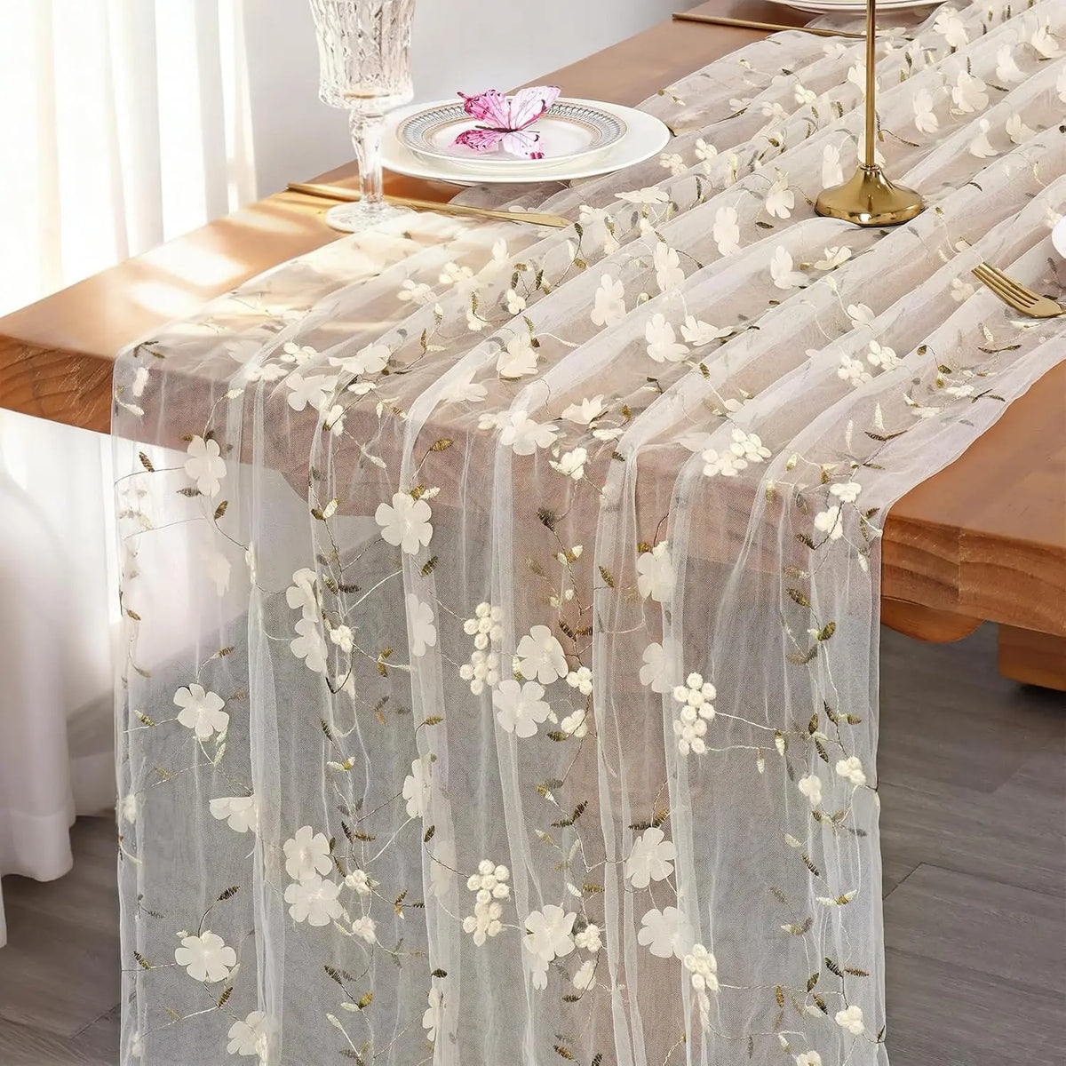 nappe tulle transparente fleur blanche dorée printemps été romantique décoration table maison mariage