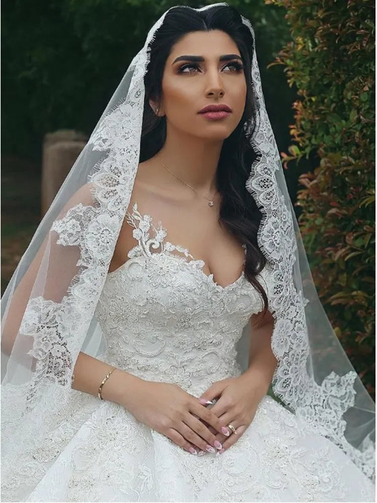 voile mariée blanc dentelle fine motifs floraux classique romantique bord dentelle translucide unique
