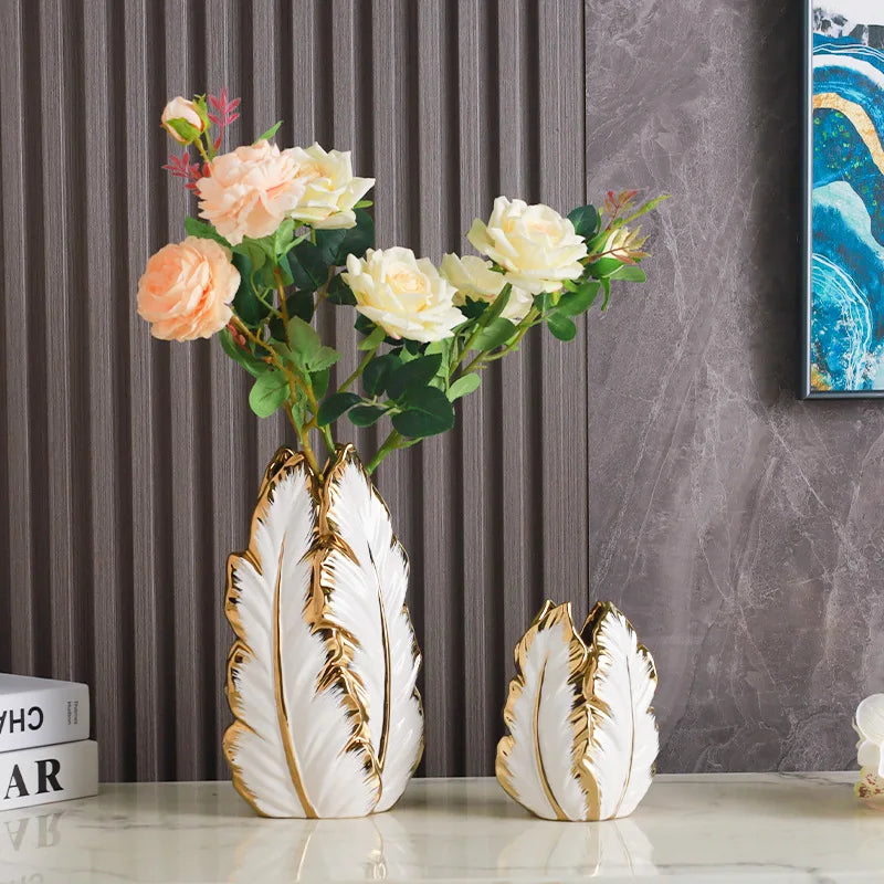 vases modernes blanc doré plume surface brillante unique élégant intérieur sophistiqué formes feuille