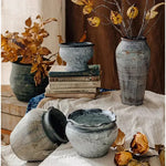 pots céramique vintage gris bleu texture usée rustique plantes balcon