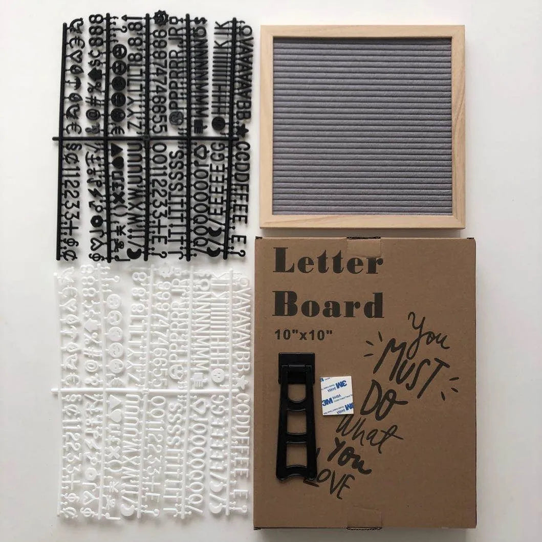 tableau lettres feutre gris bois clair moderne minimaliste support mural intégré alphabet deco chambre