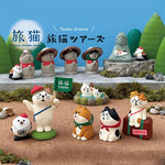 statuettes chats kawaii motifs japonais chapeaux bandoulières résine mignonne collectionnable