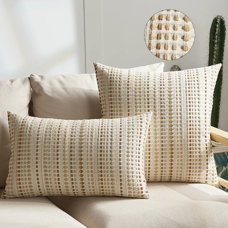housse coussin carré rectangulaire motif géométrique moderne beige marron décoration intérieur textile maison