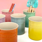 organisateur cuisine pot ustensiles rouge orange jaune bleu rose ombre douce classique rustique réutilisable