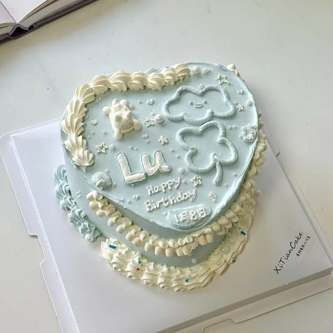 gâteau factice décoratif bleu fleurs rubans nœuds vitrine anniversaire mariage décoration fête plastique