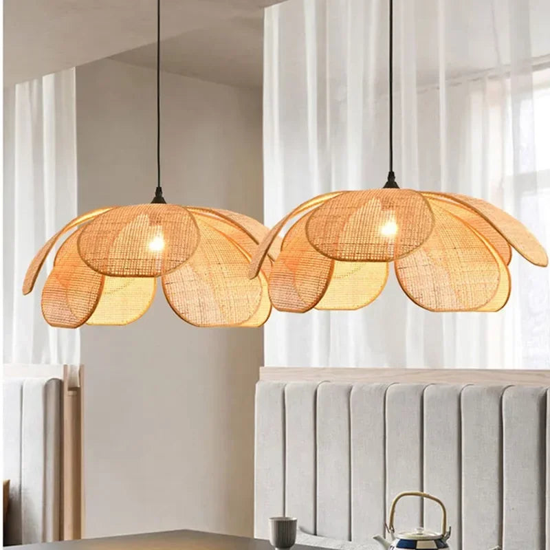lampe suspendue tissée wicker naturelle salon chambre moderne artisanale lumière chaîne métallique