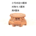 support vase bois artisanal marron clair texture naturelle découpes géométriques traditionnel métalliques