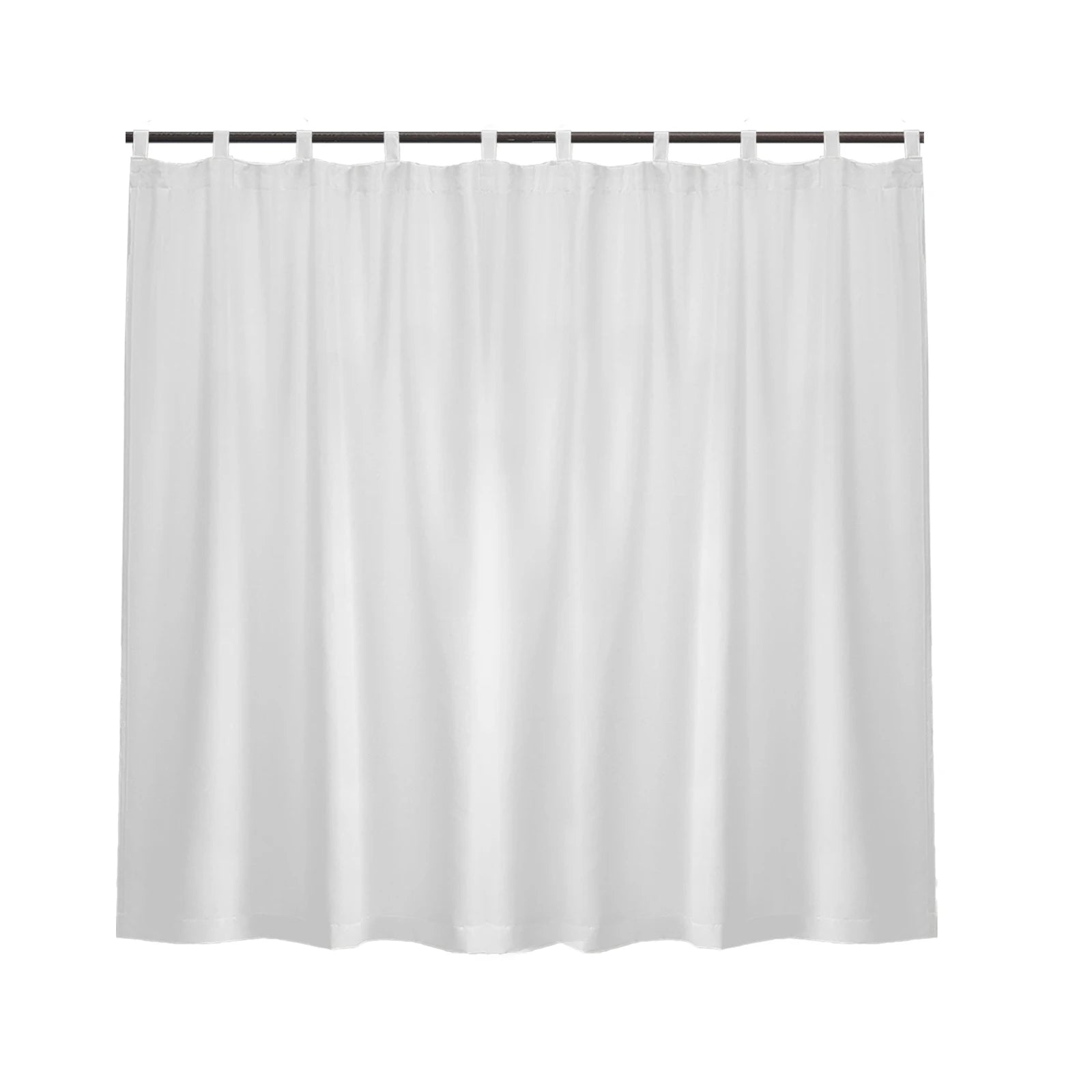 Rideau de douche de couleur blanche. Le rideau, fabriqué en tissu imperméable de haute qualité, affiche un design élégant qui ajoute une touche de style à la pièce.
