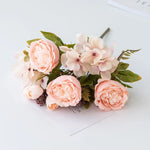 décoration intérieure bouquet fleurs artificielles pivoine rose blanche rouge romantique élégant vase transparent jardins