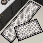 Tapis de sol en noir et blanc avec motif géométrique répétitif élégant.