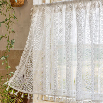 rideau dentelle géométrique blanc cassé glands rustique vintage chambre hospitalière