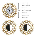 Horloge rétro dans un intérieur décoré style vintage