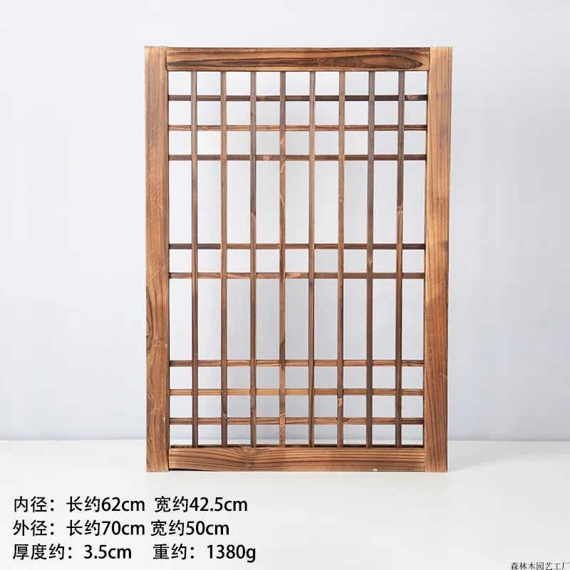 grille fenêtre traditionnelle marron foncé décoration murale classique règles horizontales verticales opacité décoration courtyard