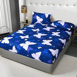 Drap-housse léopard dans une chambre décorée avec coussins neutres
