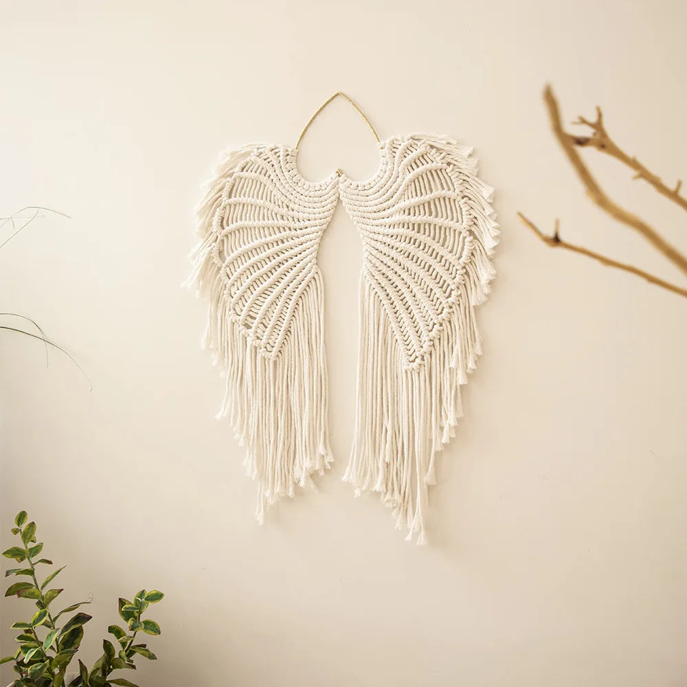 décoration murale ailes macramé blanc boho artisanal franges anneaux métalliques