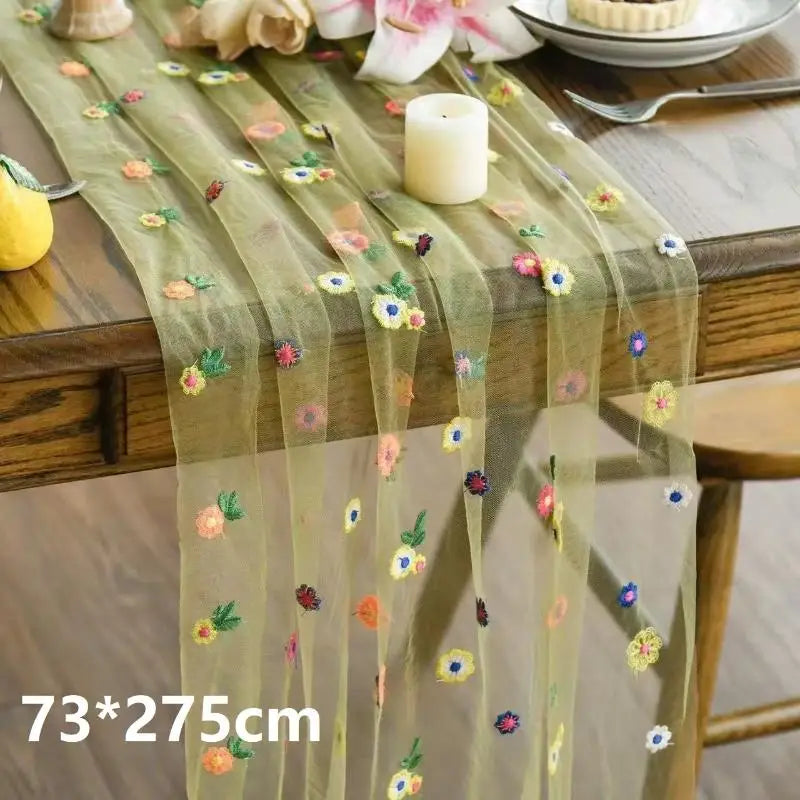 nappe tulle brodée fleurs multicolores transparent romantique décoration table mur chambre salon
