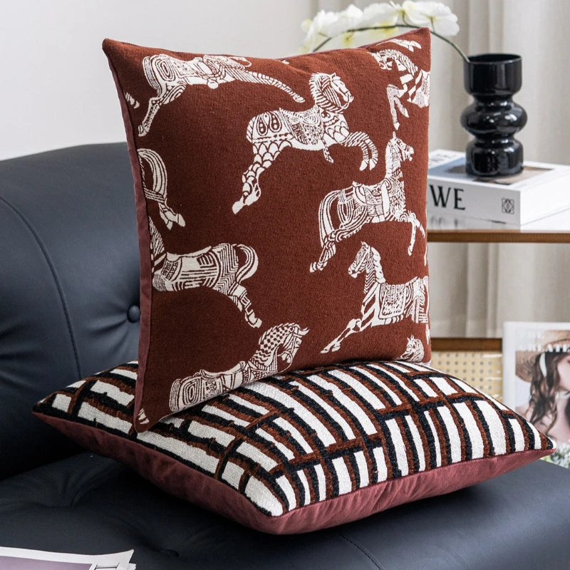 housse coussin polyester géométrique chevaux marron blanc moderne décoration intérieure nordique fixations