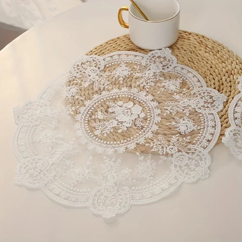 serviettes table broderie florale dentelle classique blanc beige 33cm rond polyester