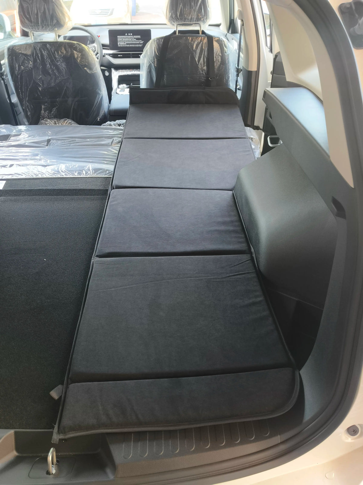 tapis sol pliable moderne noir gris tapis auto doux pratique fixations poignées