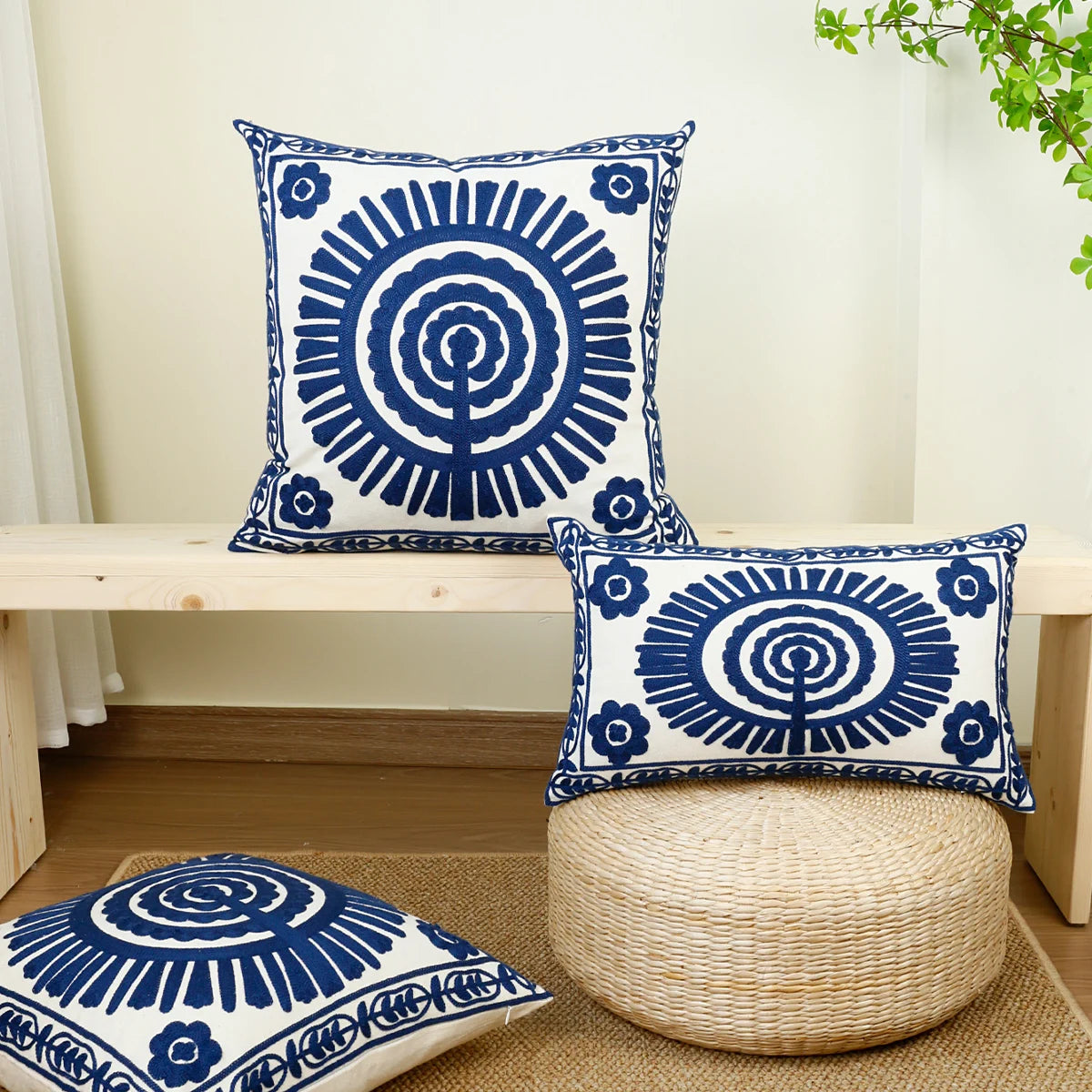 taie d'oreiller brodée motif fleur circulaire blanc bleu décorative traditionnelle maison voiture