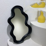 miroir moderne blanc noir or rose cadre ondulé intérieur décoration chambre salon