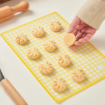 tapis cuisson silicone grille fine moderne antiadhésif bleu jaune biscuits gâteaux pain macarons