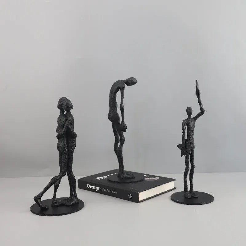 sculpture humaine noire contemporaine texture rugueuse détails sculpturaux base plate minimaliste ornement