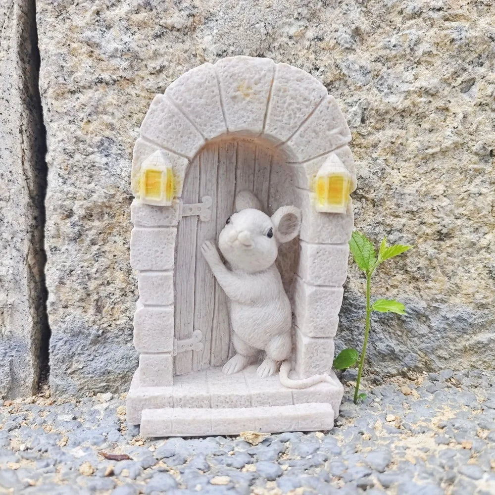 décoration extérieure artisanale porte souris sculptée lanternes dorées gris beige bleuclair