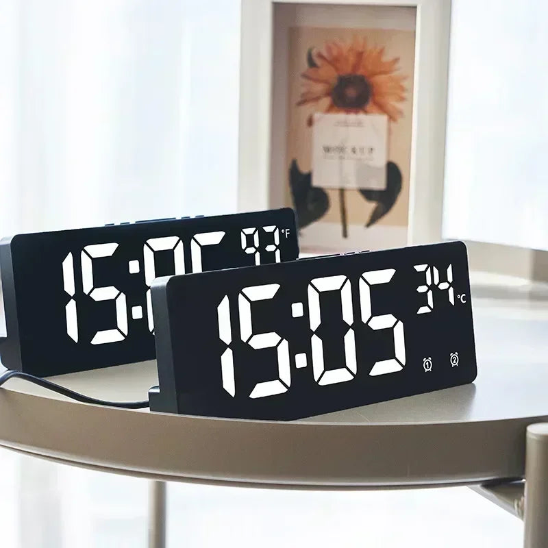 horloge numérique réveil alarme température moderne noire boutons réglage led