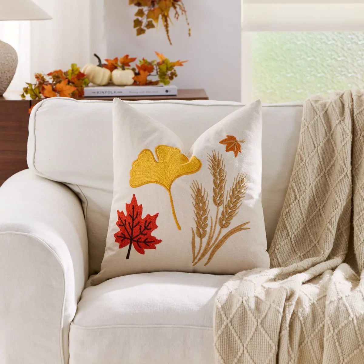 housse coussin décorative motif feuilles automne champignons moderne salon maison intérieur