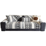 Canapé moderne avec motif géométrique noir et blanc, accents texturés, coussin marron.