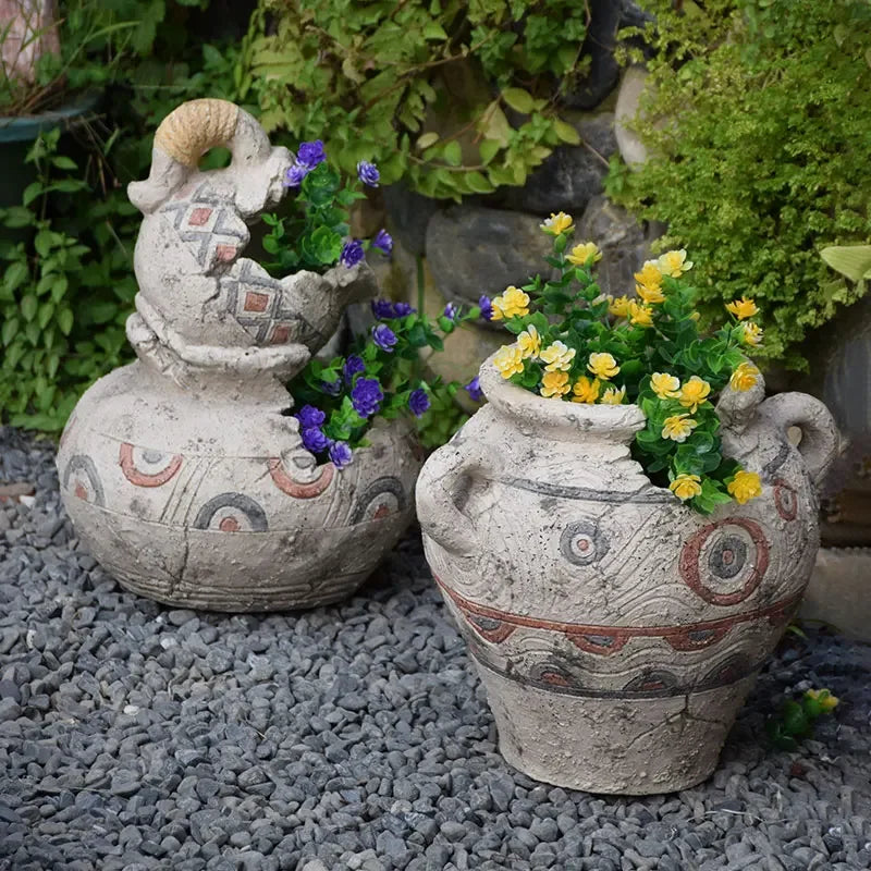 pots fleurs vintage gris motifs géométriques rustiques plantes artificielles cour jardin decoration